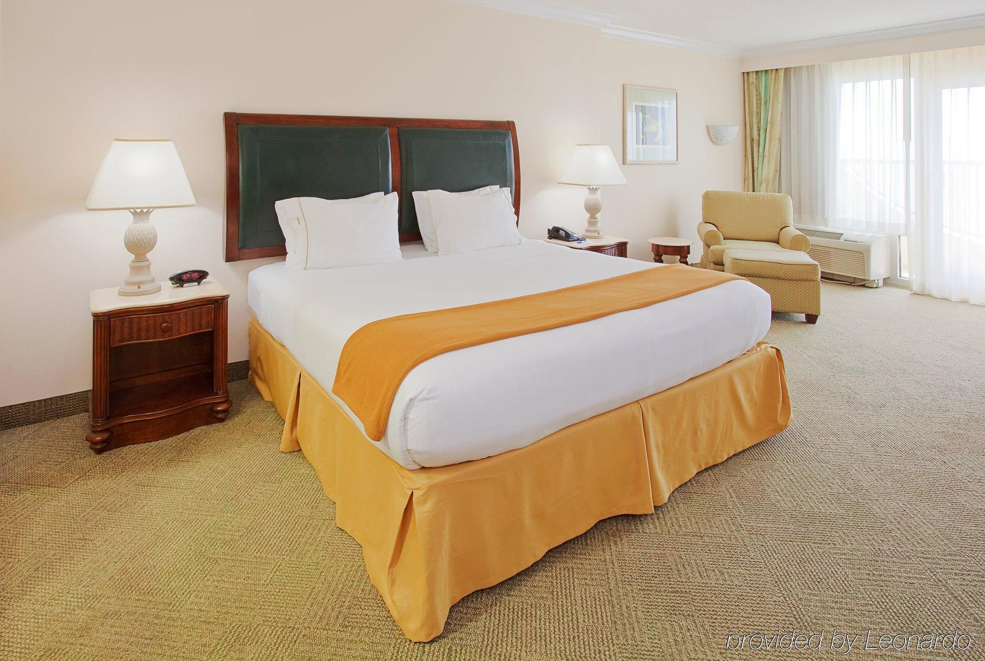 Holiday Inn Express Pensacola Beach, An Ihg Hotel Room photo
